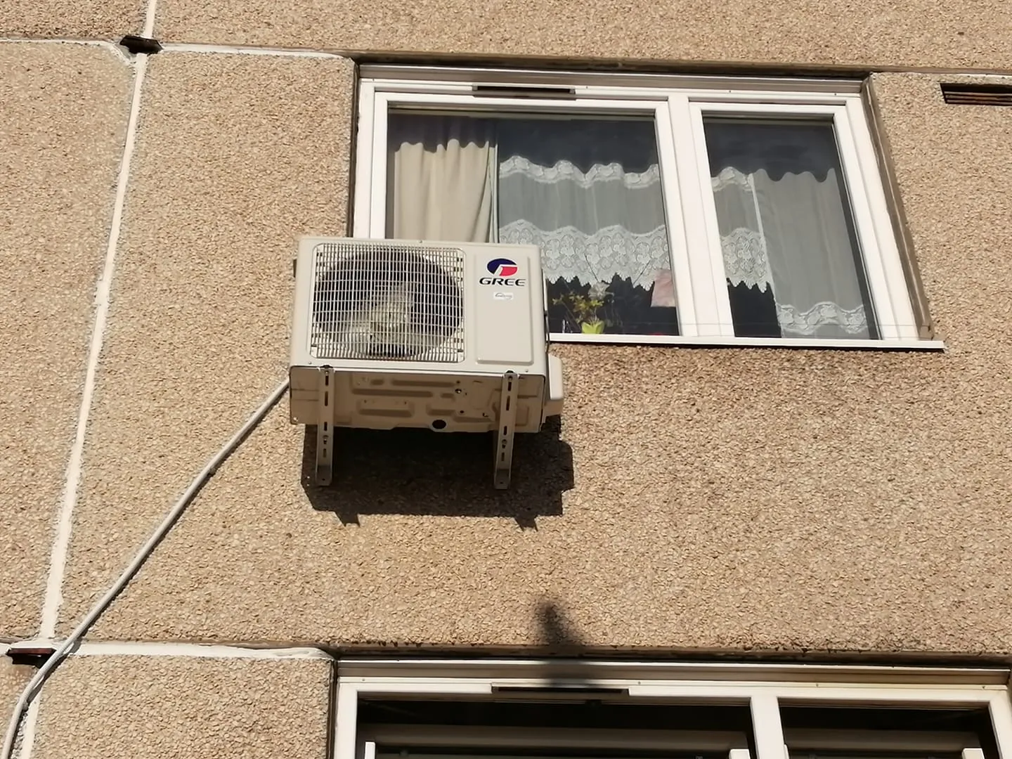 Klimaszerelési munka Győrben — 34. kép